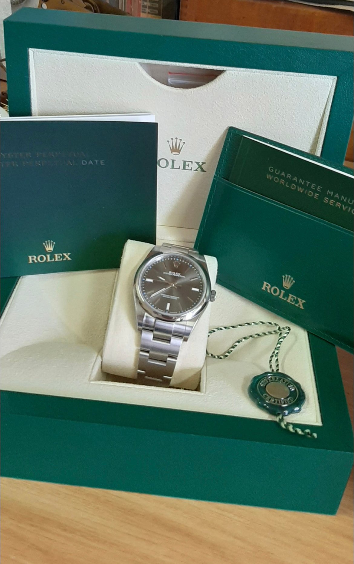 Rolex Oyster Perpetual 39MM(114300-0001) | Watches@TheRocks